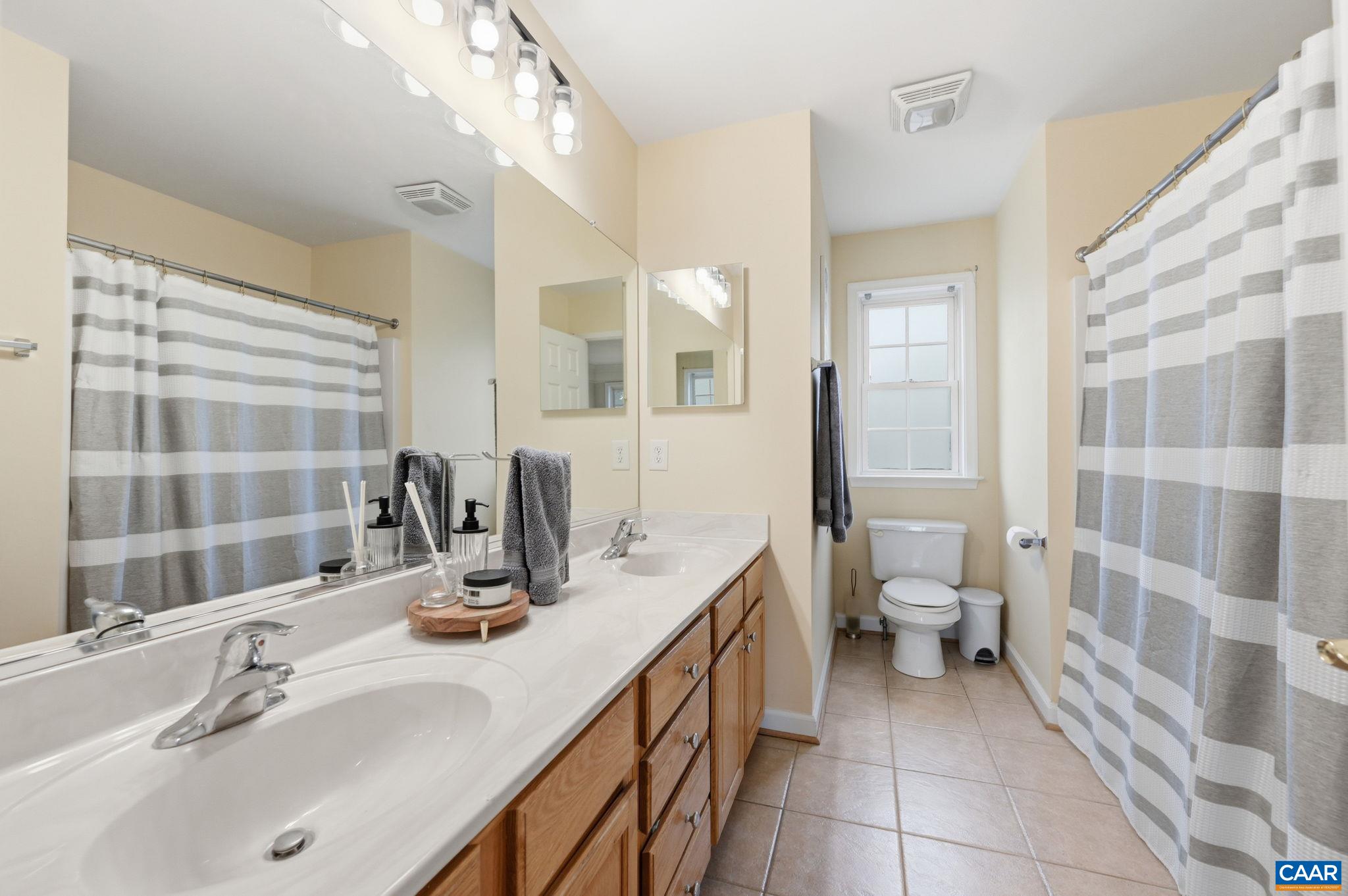 172 GLEBE LN