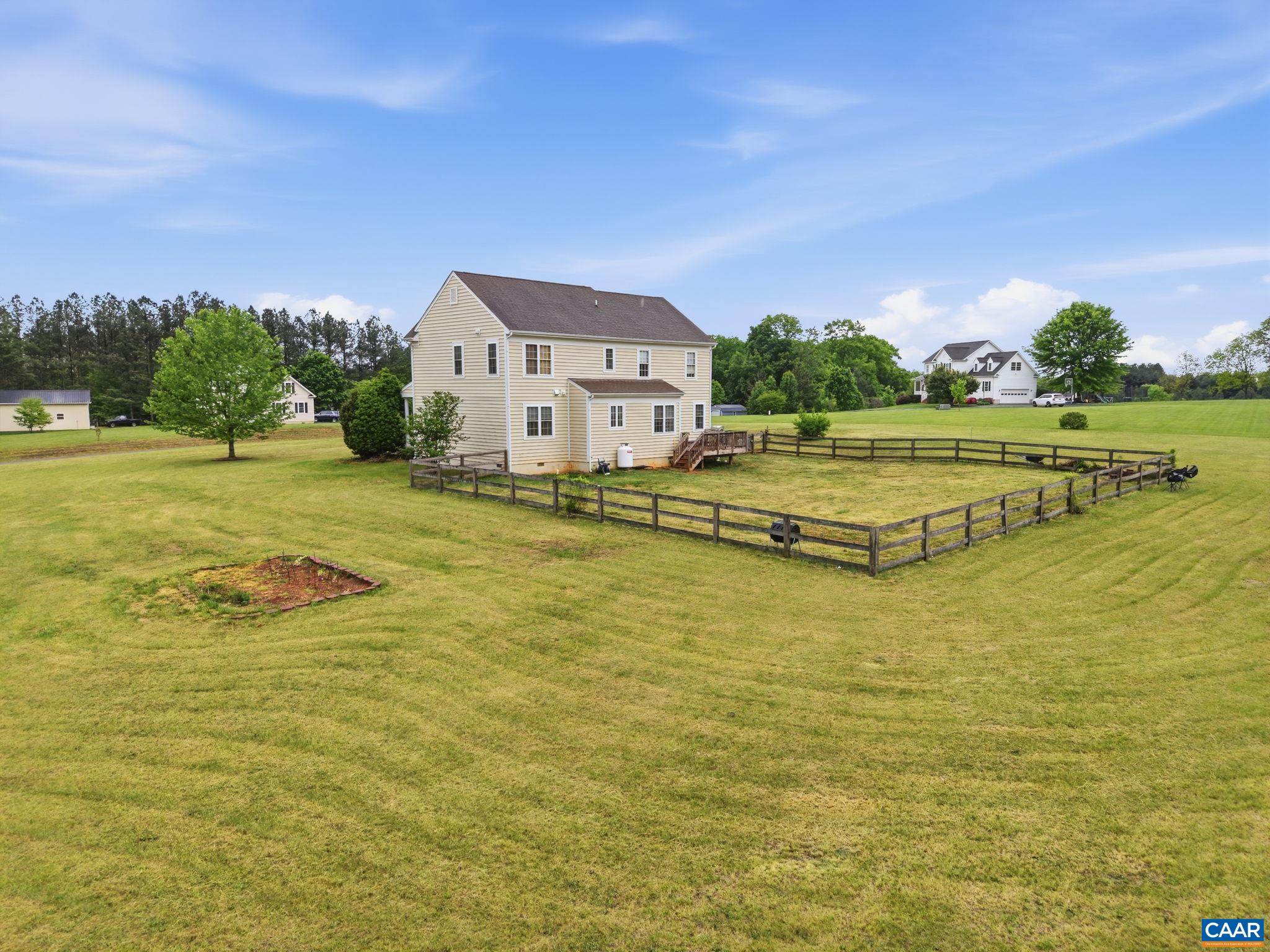 172 GLEBE LN