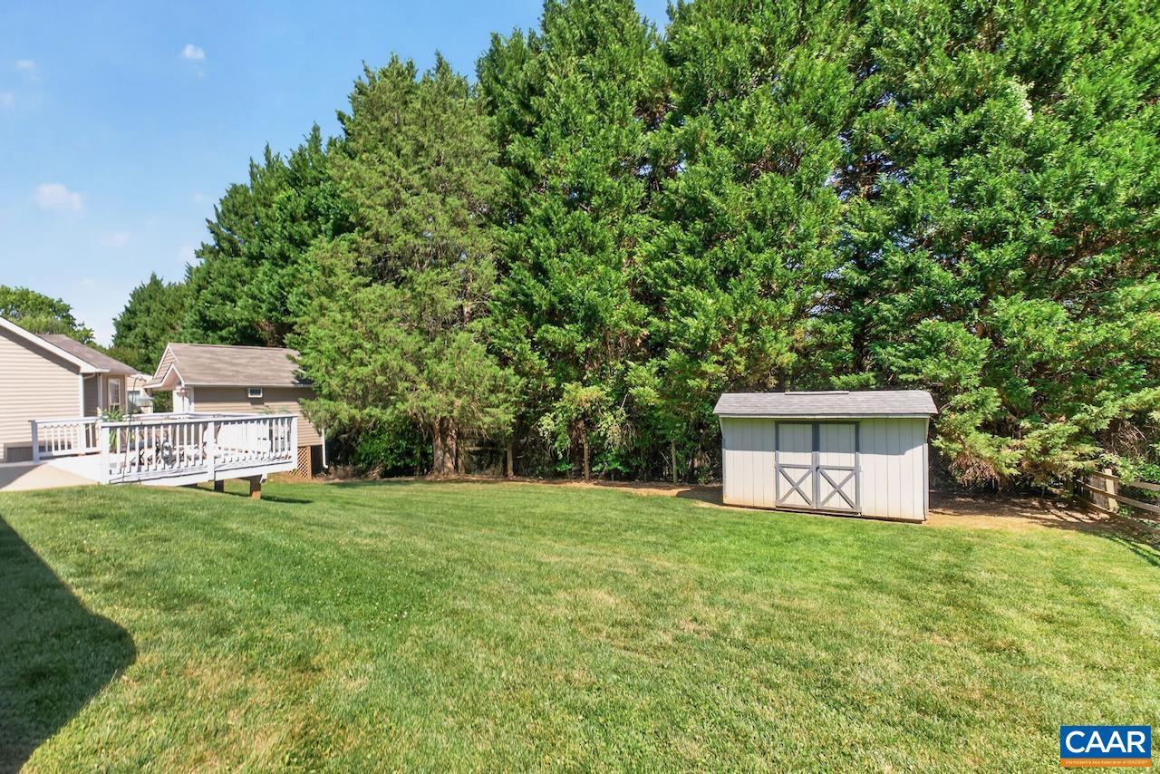 1045 WINTERGREEN LN