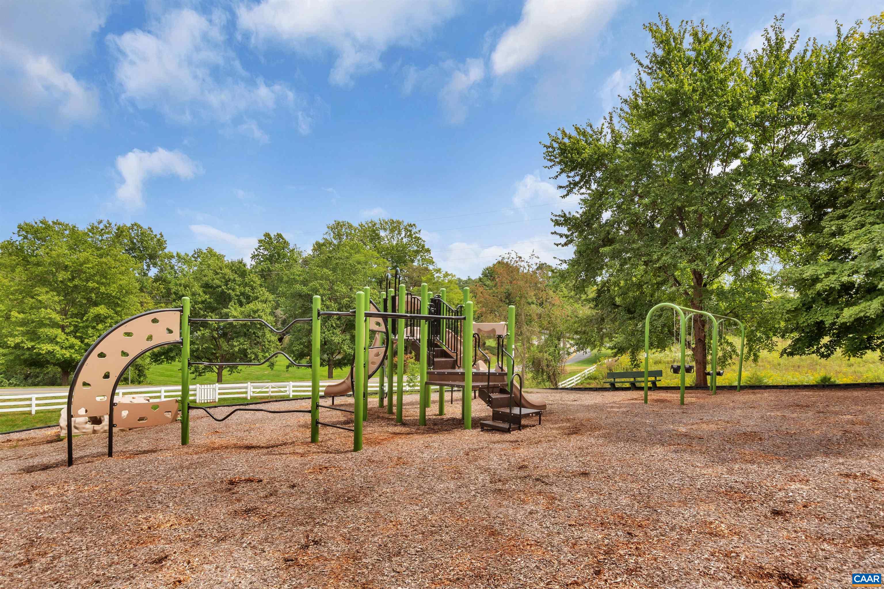 1045 WINTERGREEN LN
