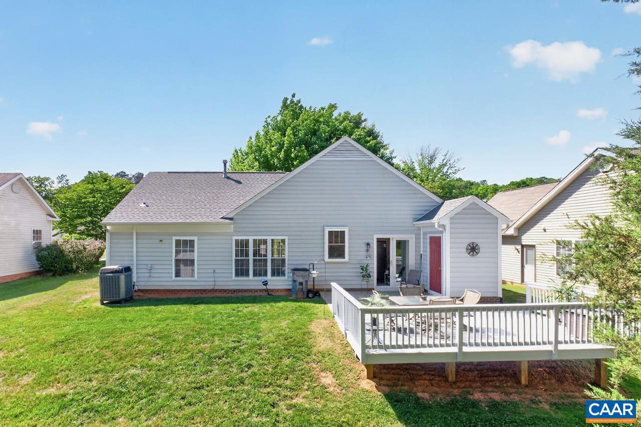 1045 WINTERGREEN LN