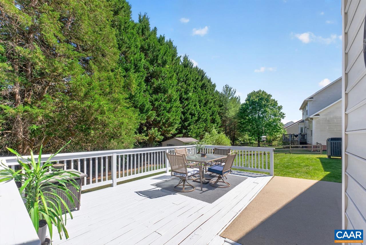 1045 WINTERGREEN LN
