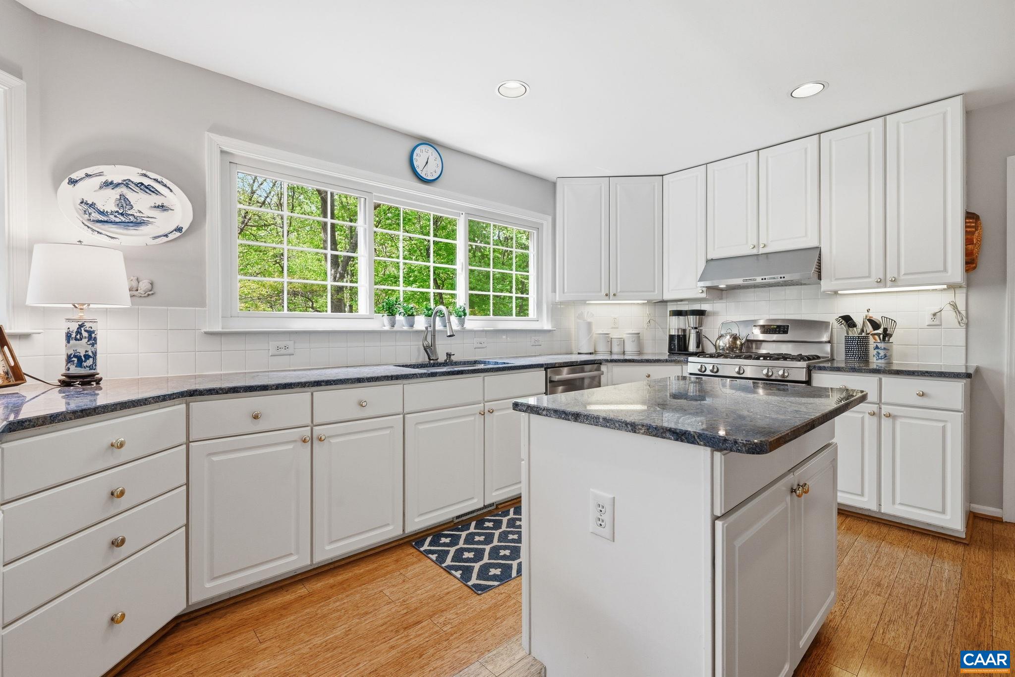 1260 RIVER CHASE LN