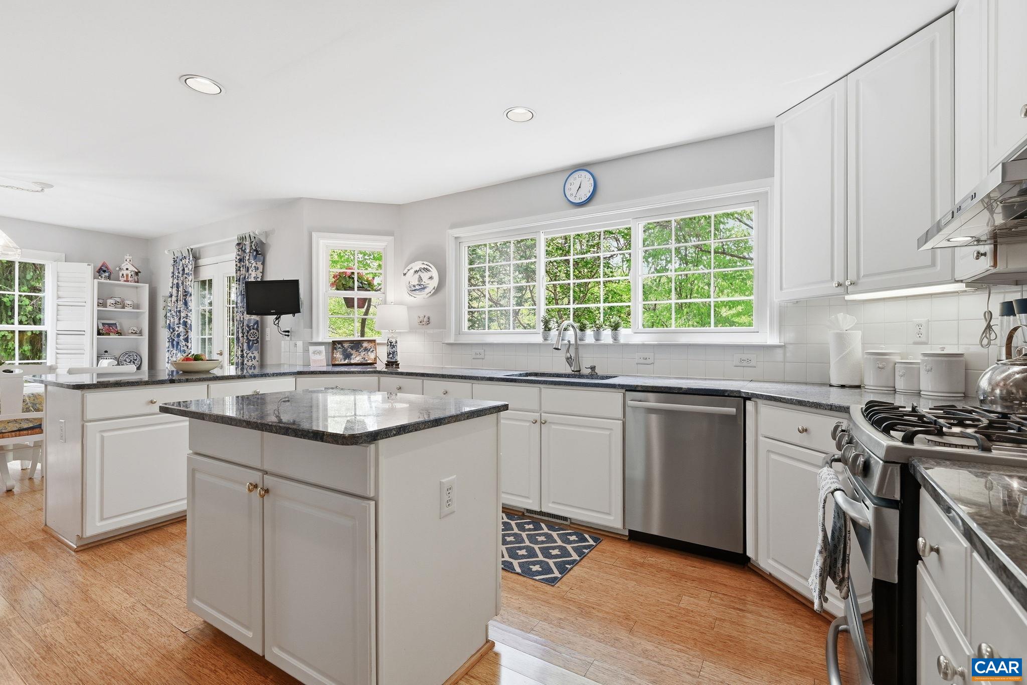 1260 RIVER CHASE LN