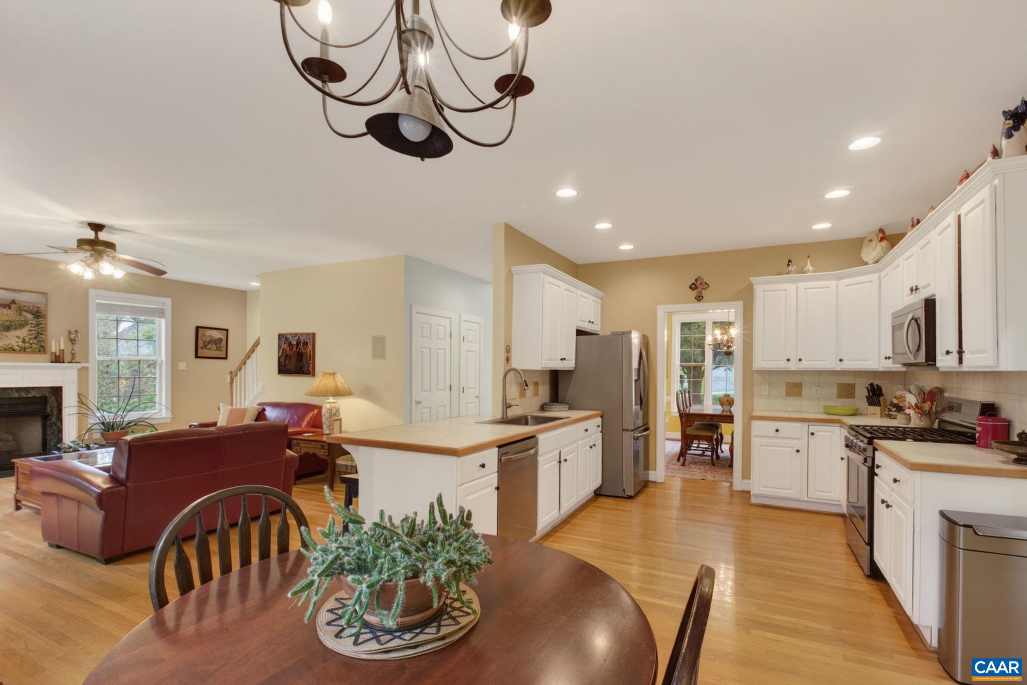 1086 OLYMPIA DR