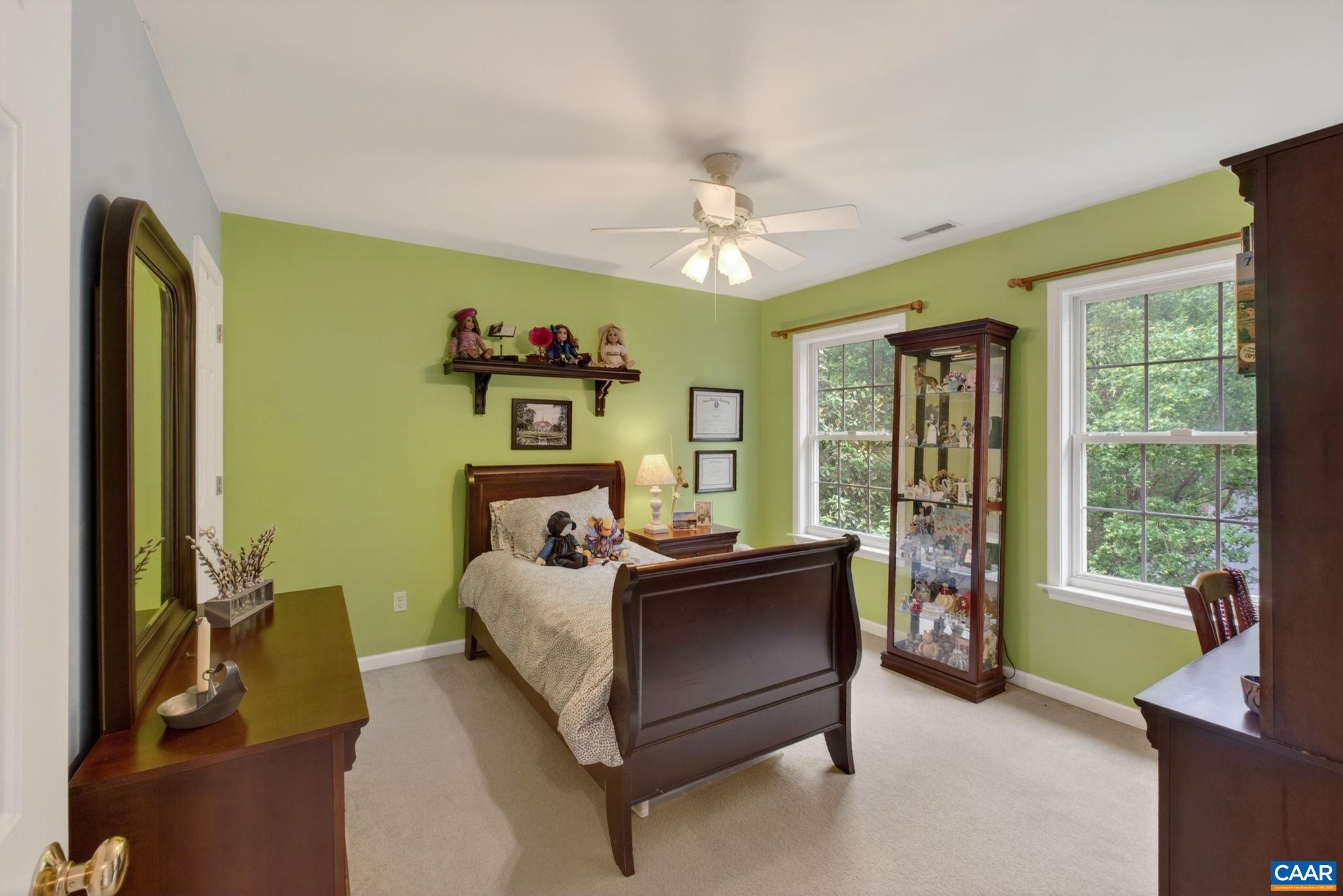 1086 OLYMPIA DR