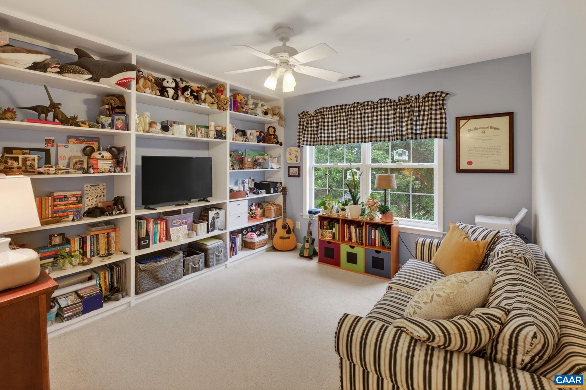 1086 OLYMPIA DR
