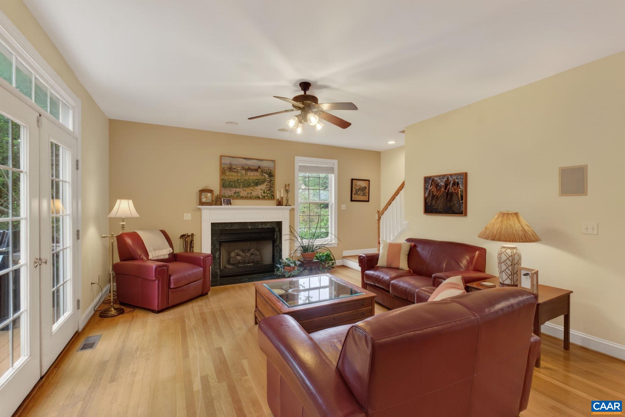1086 OLYMPIA DR