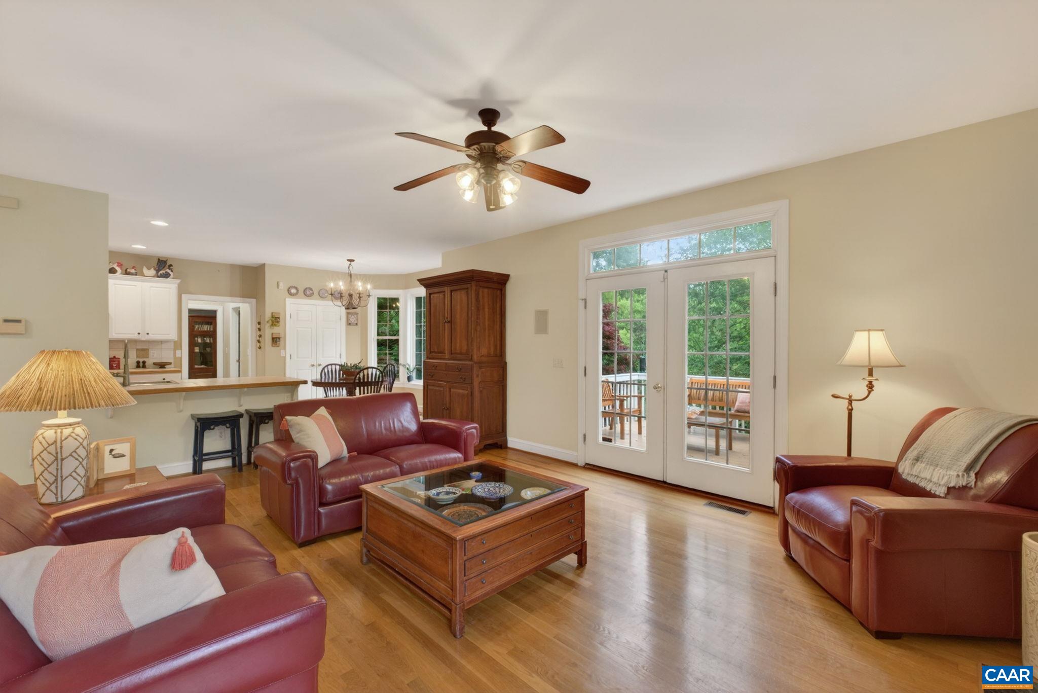 1086 OLYMPIA DR