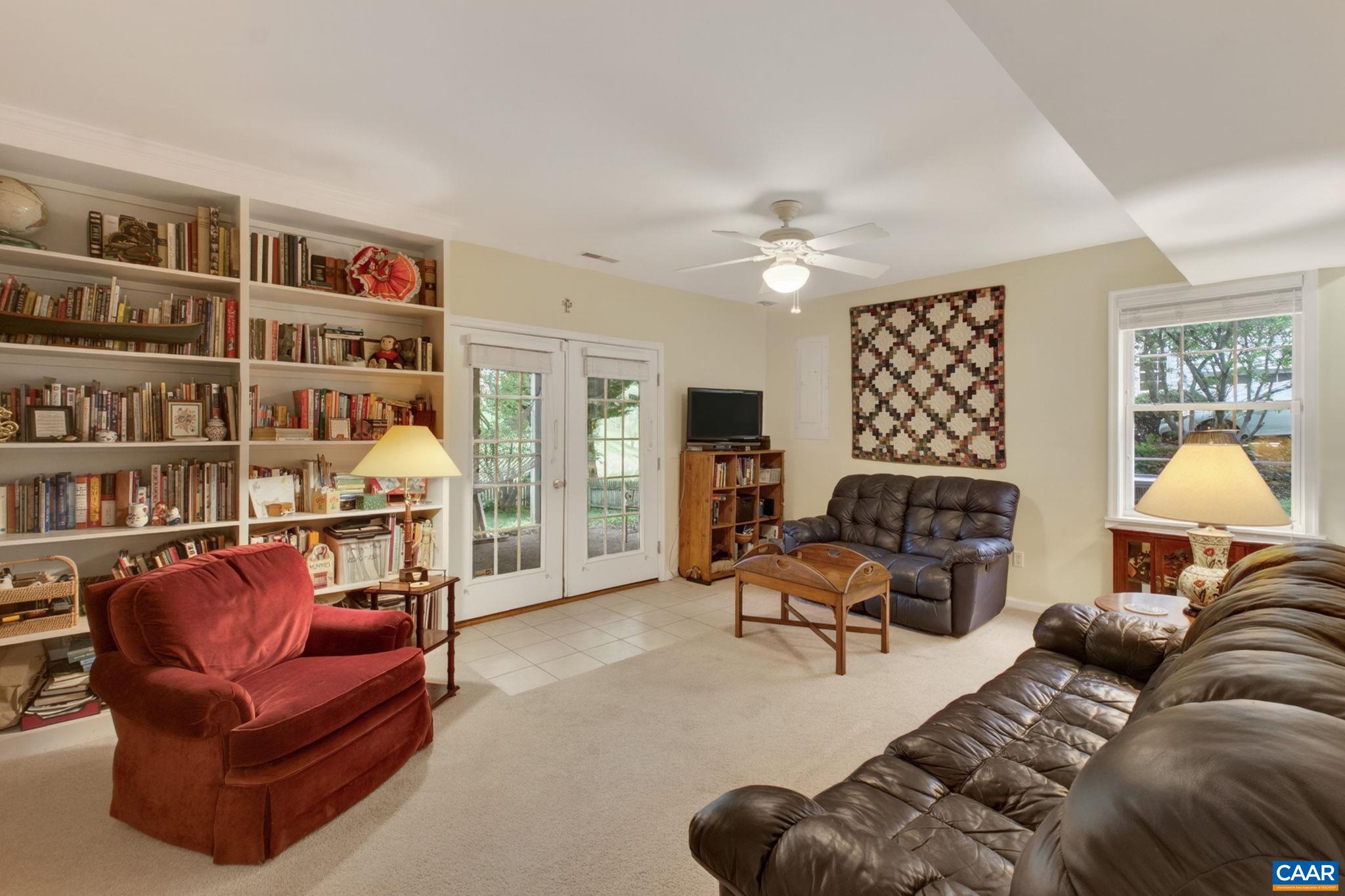 1086 OLYMPIA DR