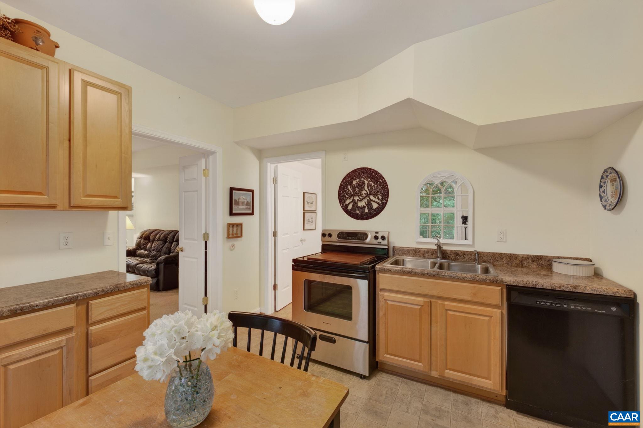 1086 OLYMPIA DR