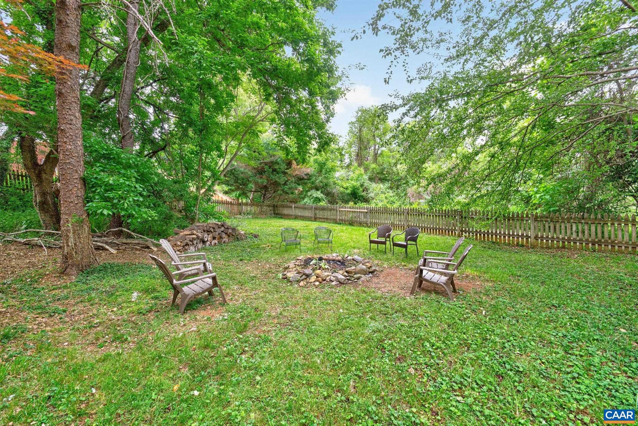 1086 OLYMPIA DR