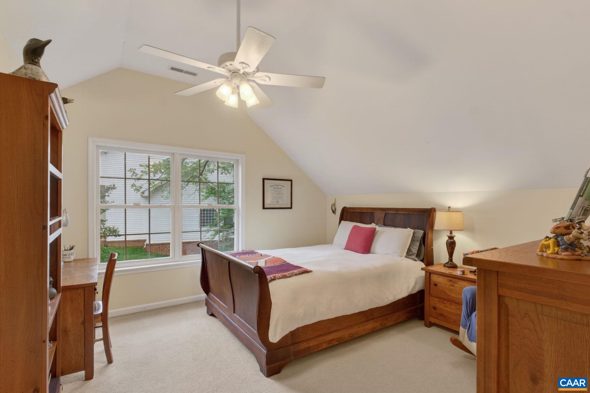 1086 OLYMPIA DR