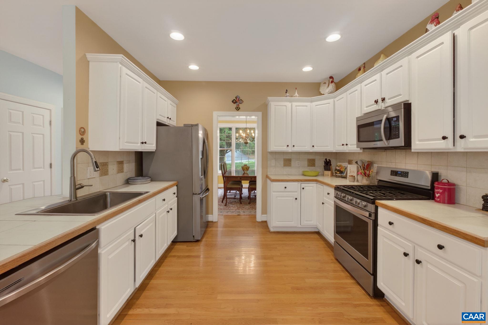 1086 OLYMPIA DR