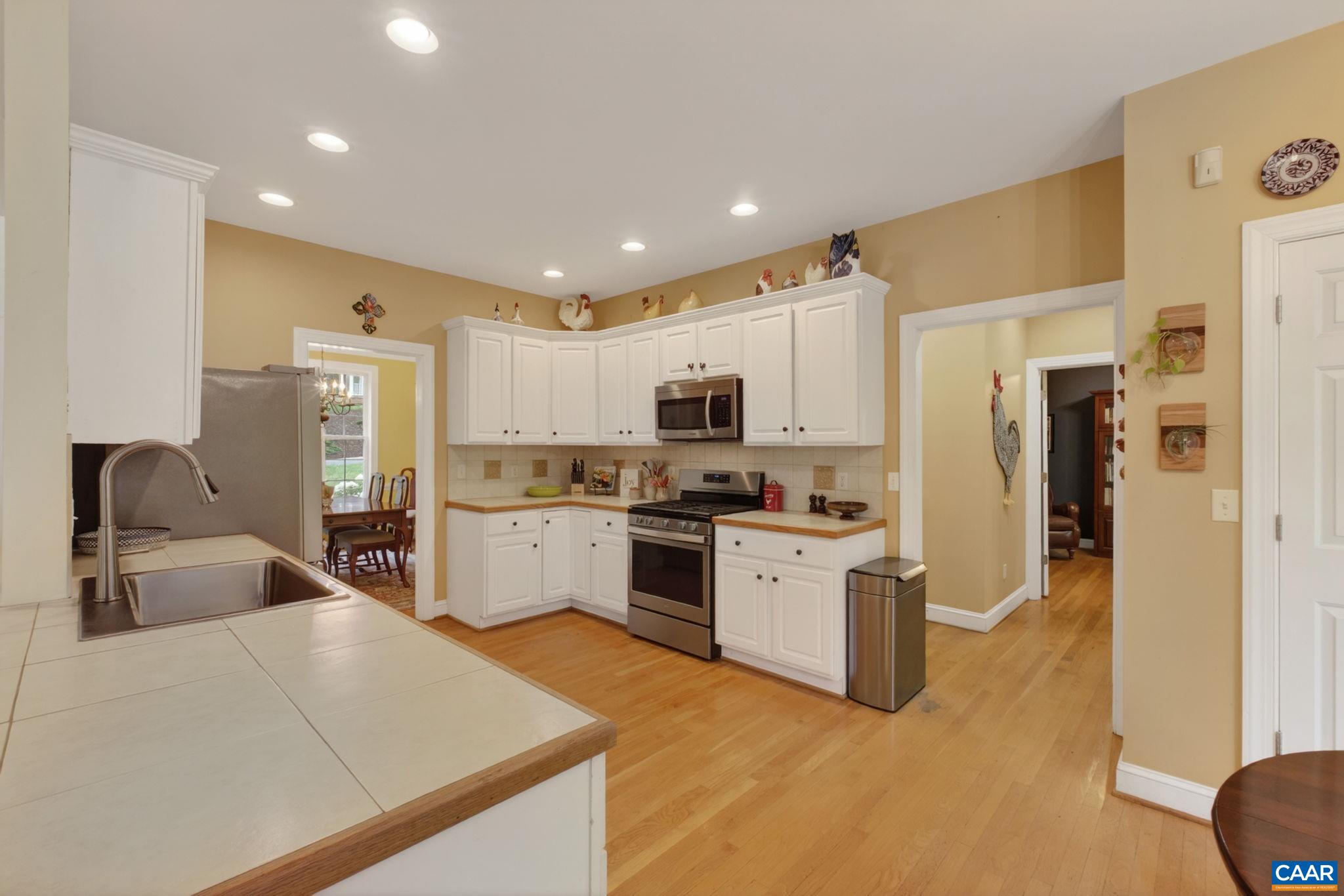 1086 OLYMPIA DR