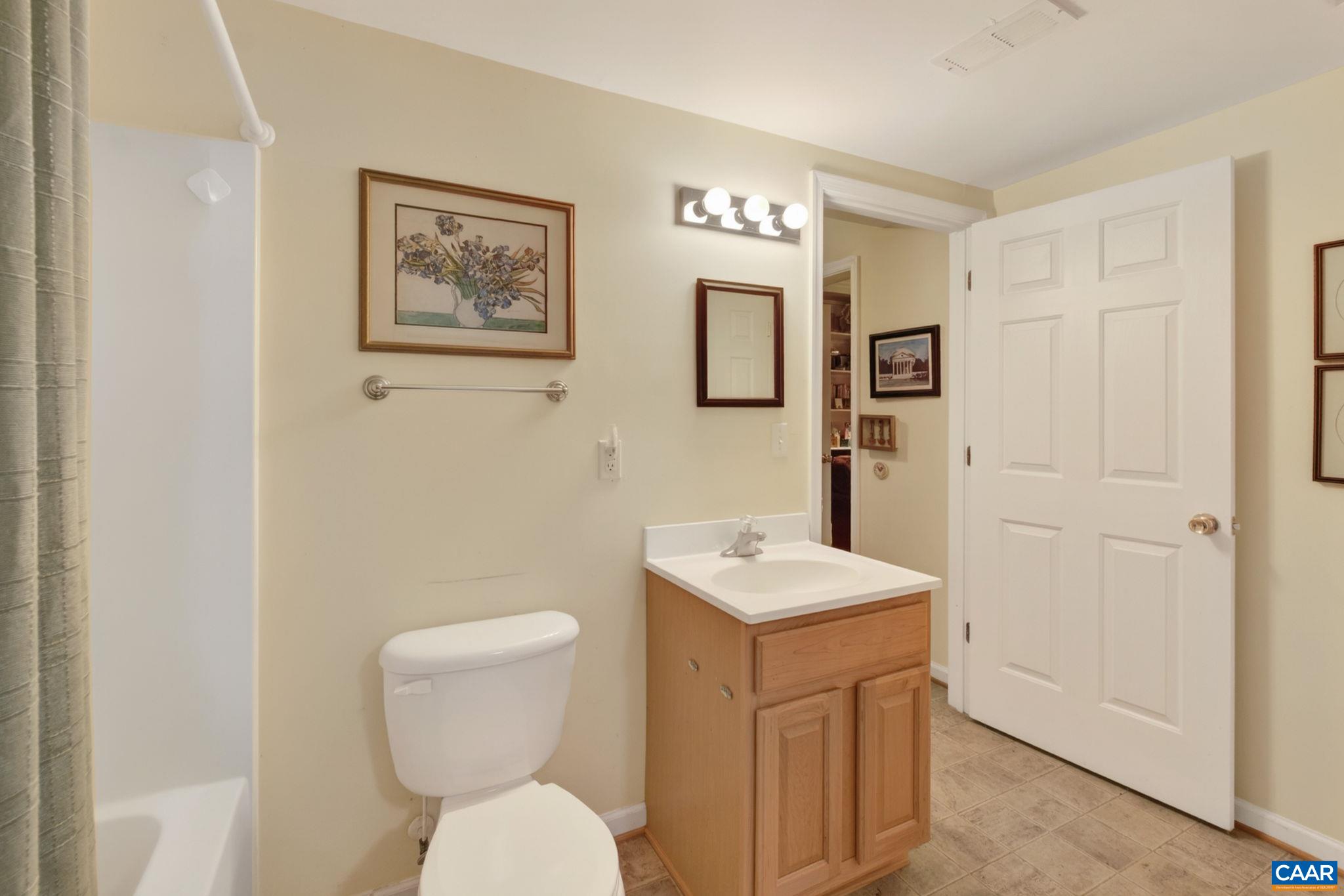 1086 OLYMPIA DR
