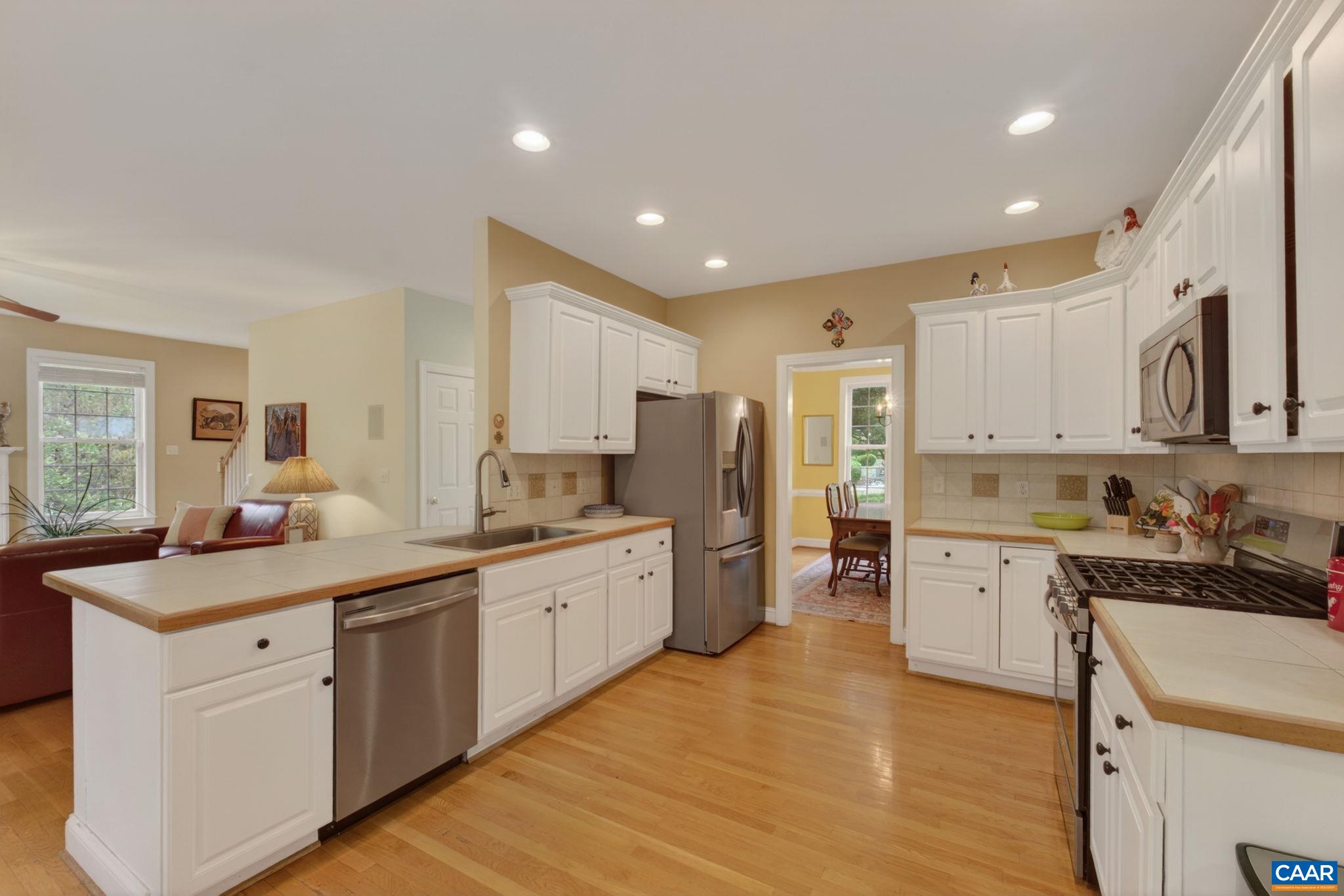 1086 OLYMPIA DR