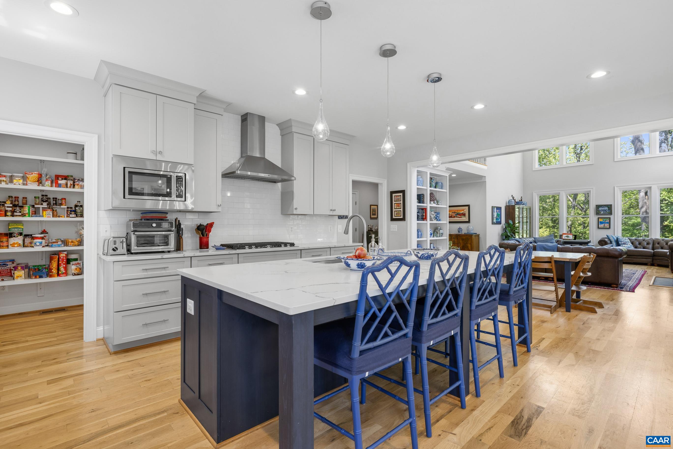 564 BELLUNO LN