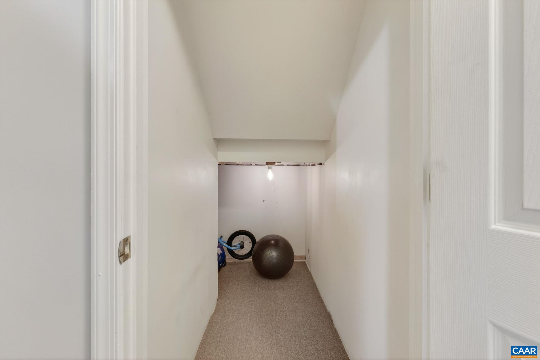 1247 MAPLE VIEW DR
