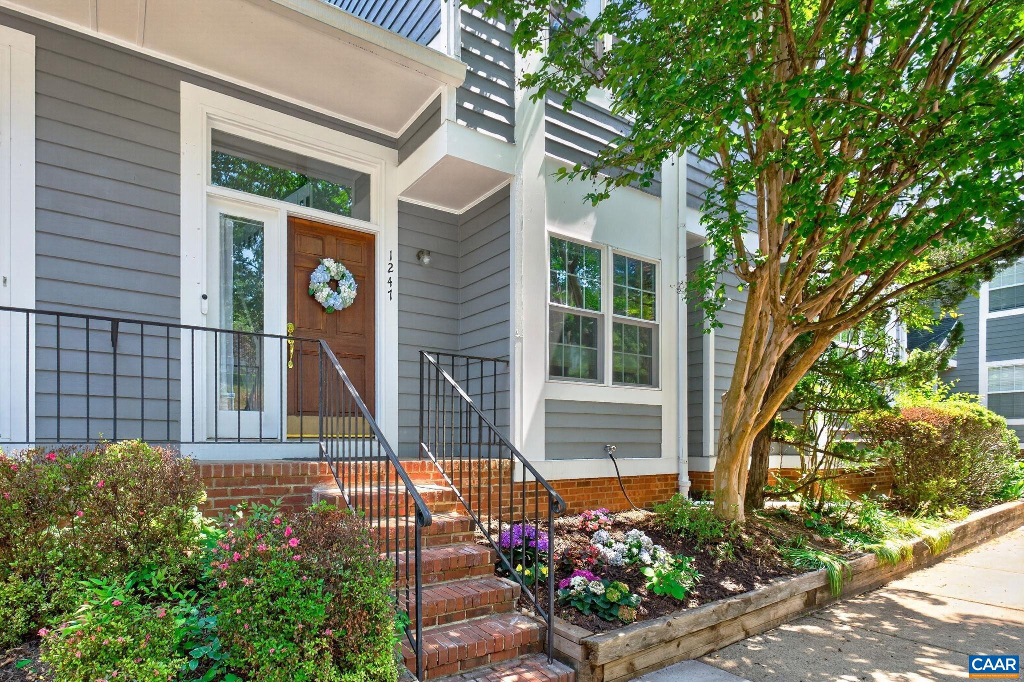 1247 MAPLE VIEW DR