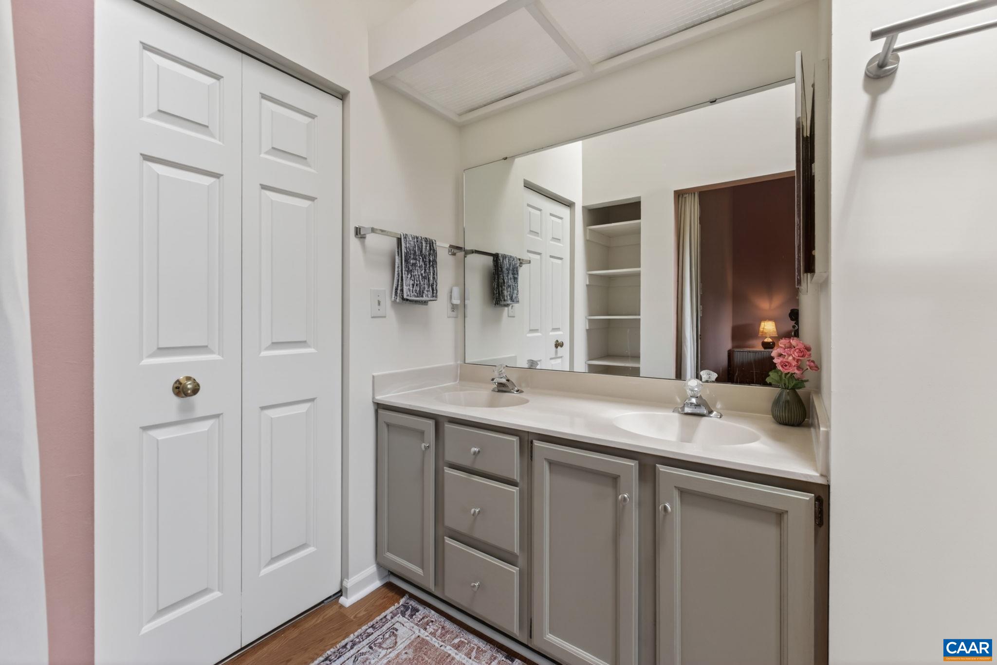 1247 MAPLE VIEW DR