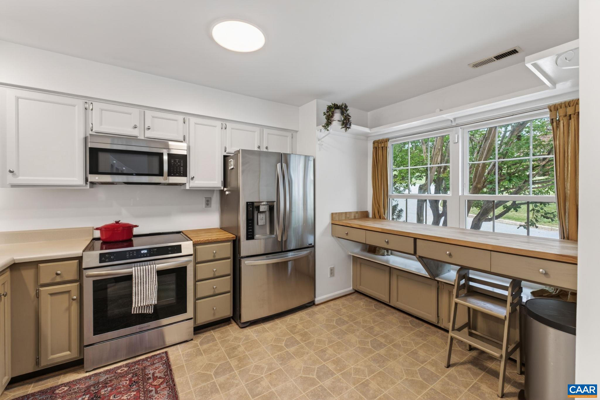 1247 MAPLE VIEW DR