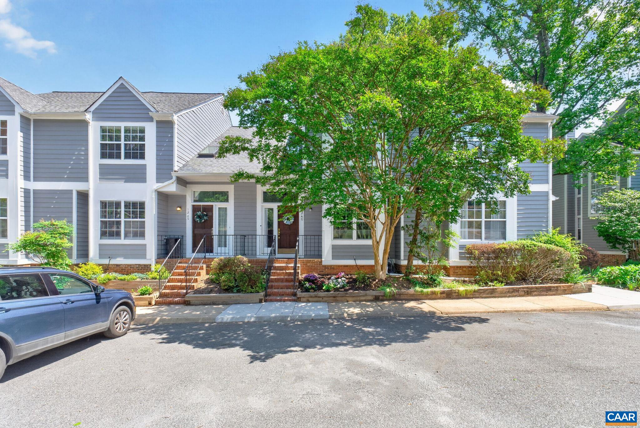 1247 MAPLE VIEW DR