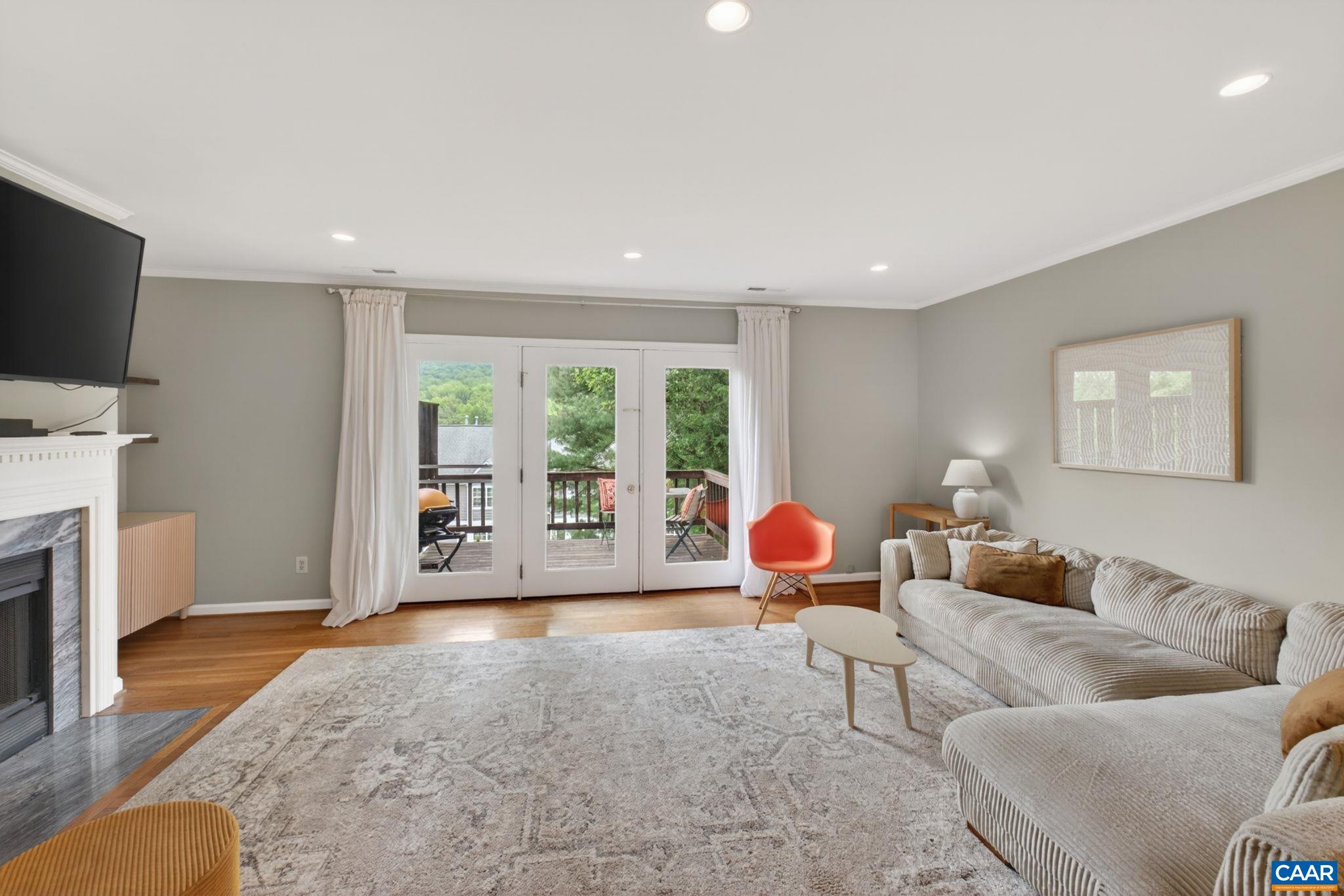 1247 MAPLE VIEW DR