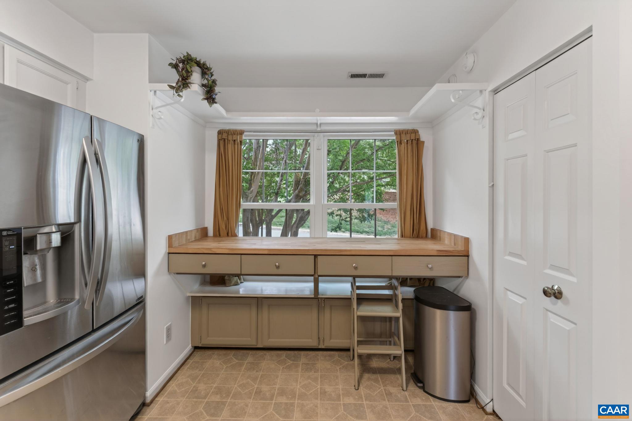 1247 MAPLE VIEW DR
