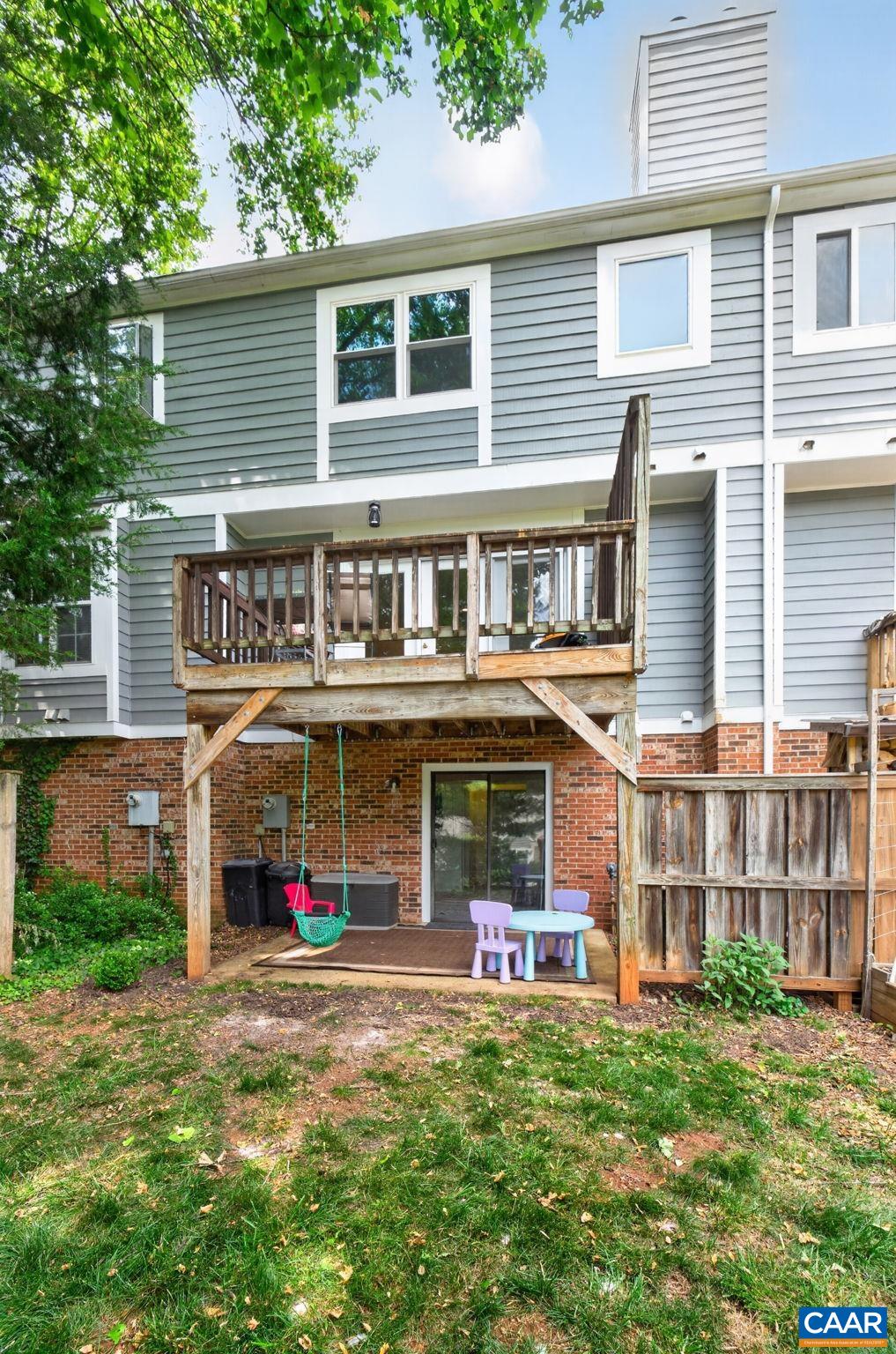 1247 MAPLE VIEW DR