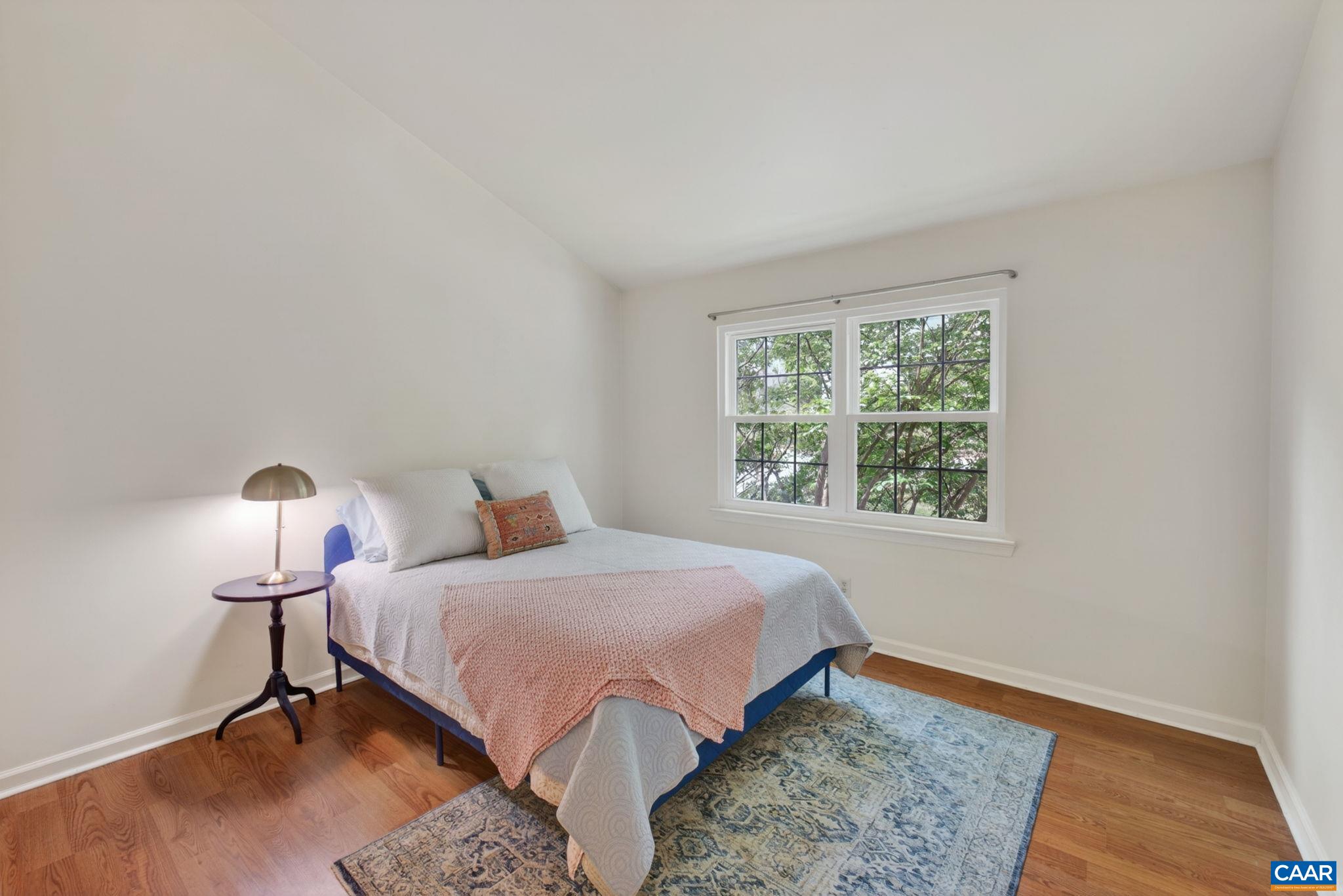 1247 MAPLE VIEW DR