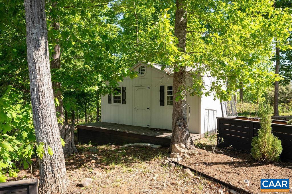 6574 DICK WOODS RD