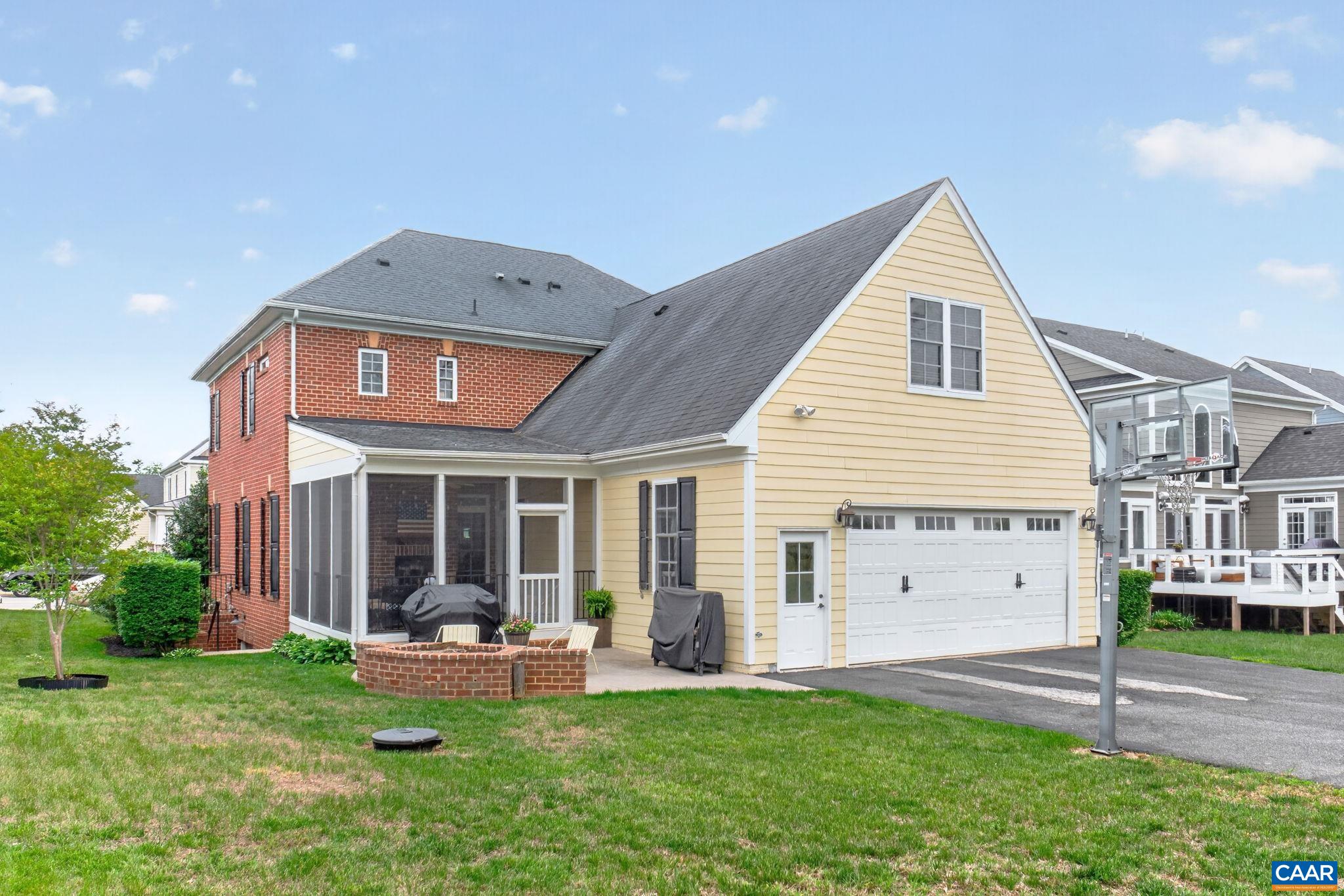 1739 OLD TRAIL DR