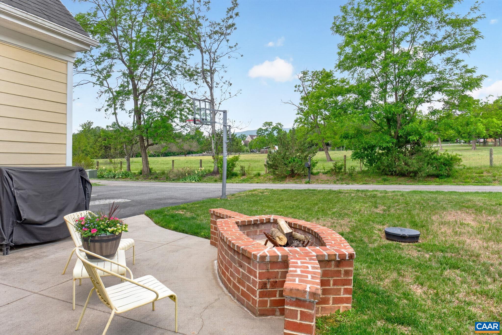 1739 OLD TRAIL DR