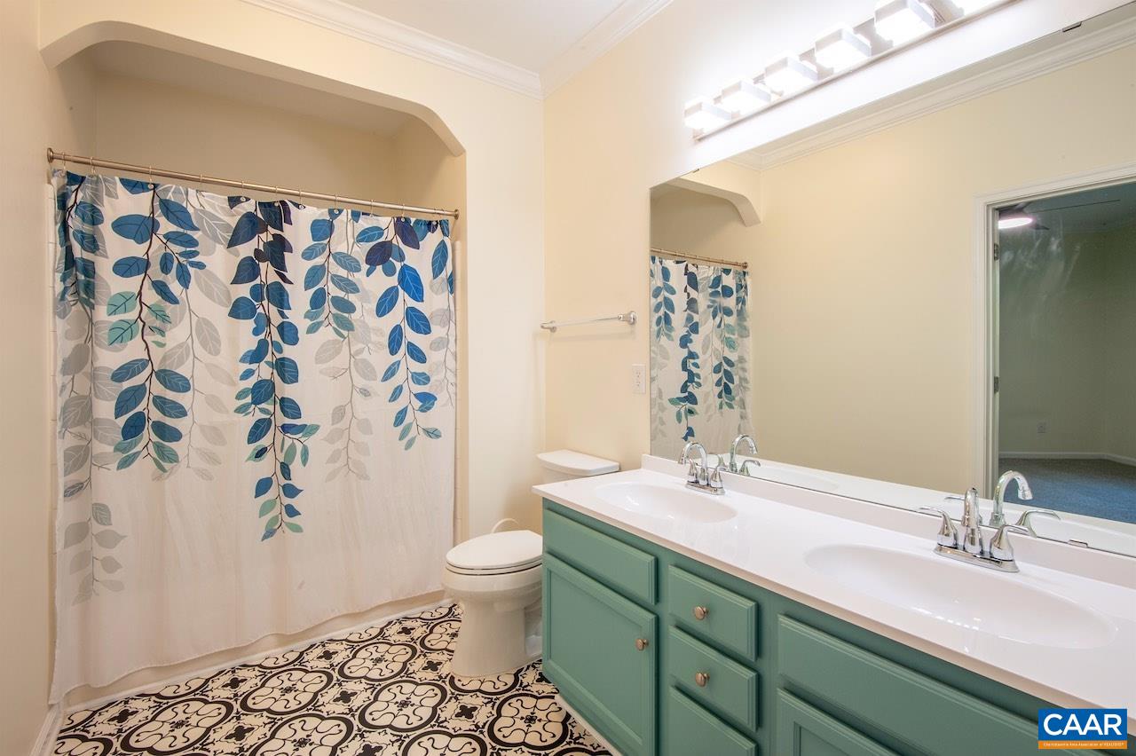 270 RIVERBEND DR Unit: 1C