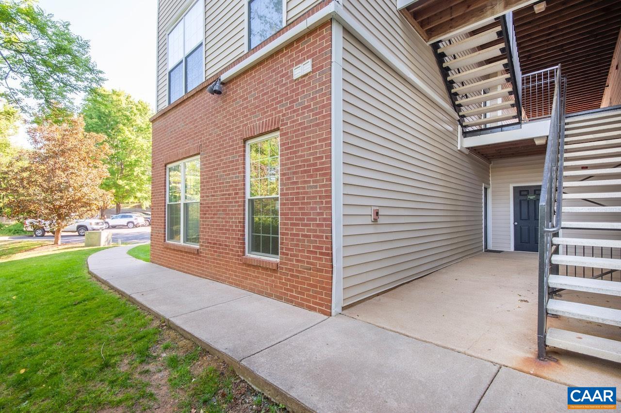 270 RIVERBEND DR Unit: 1C