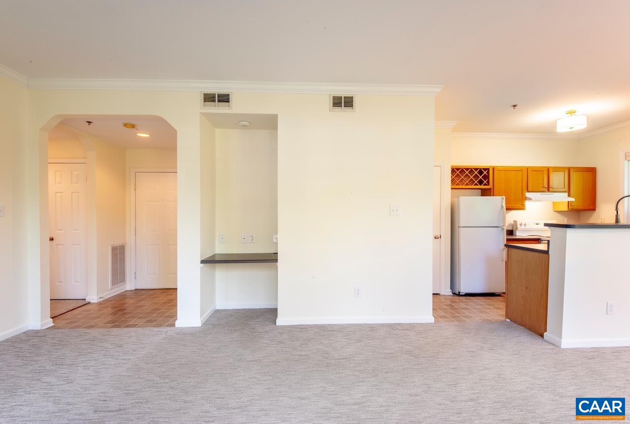 270 RIVERBEND DR Unit: 1C