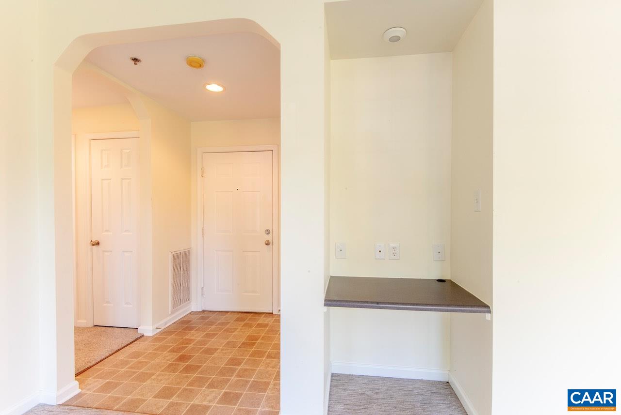 270 RIVERBEND DR Unit: 1C