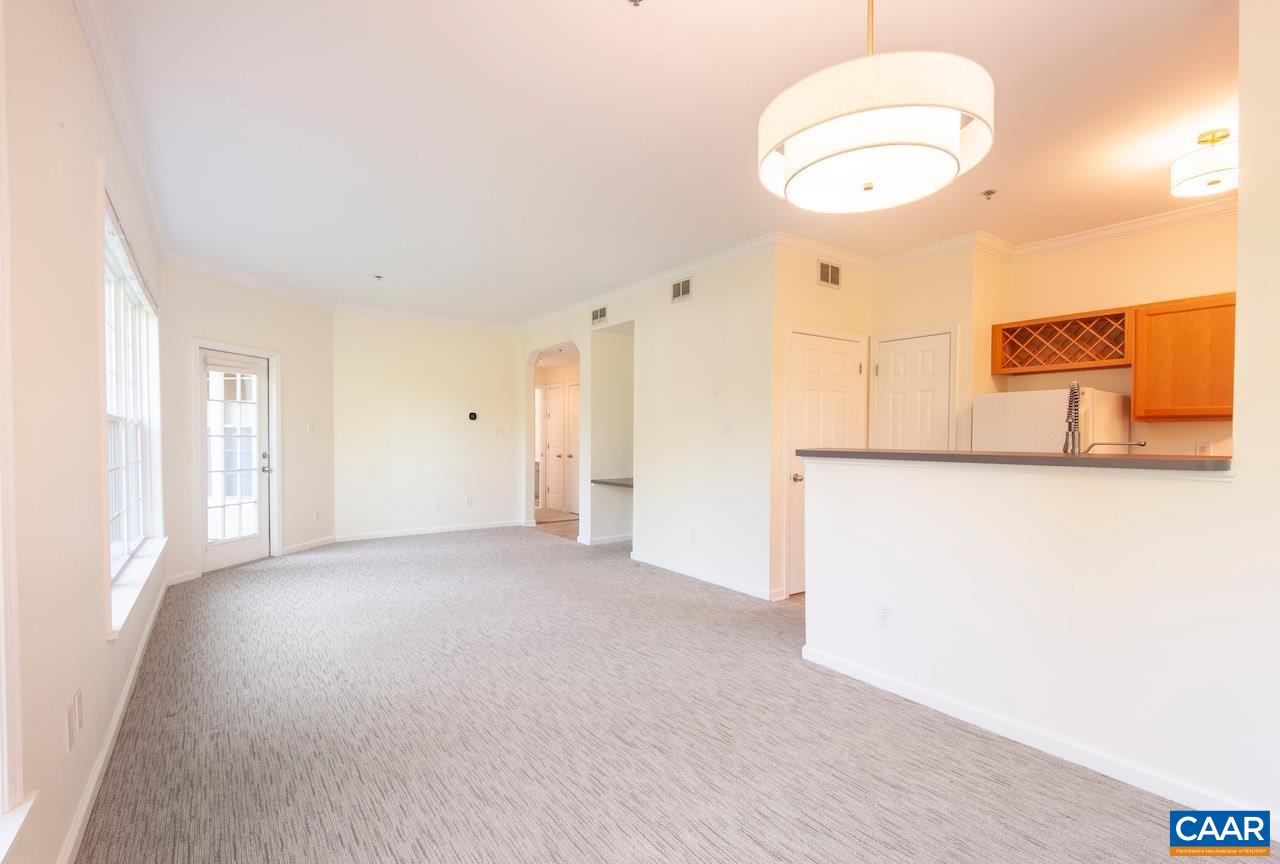 270 RIVERBEND DR Unit: 1C