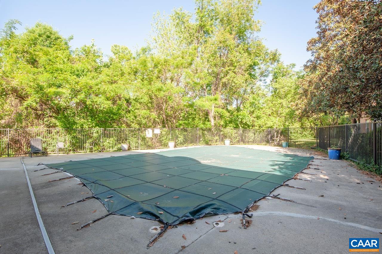270 RIVERBEND DR Unit: 1C