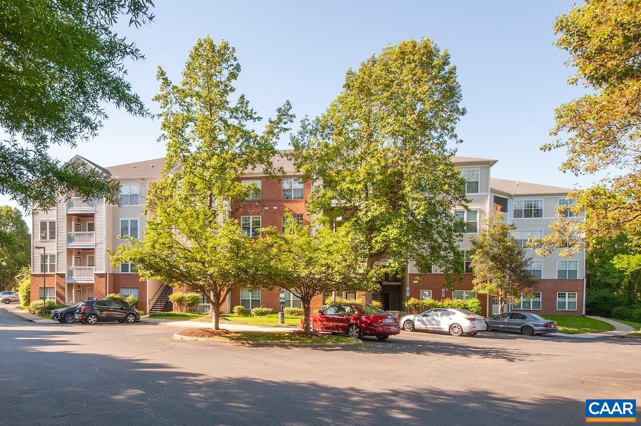 270 RIVERBEND DR Unit: 1C
