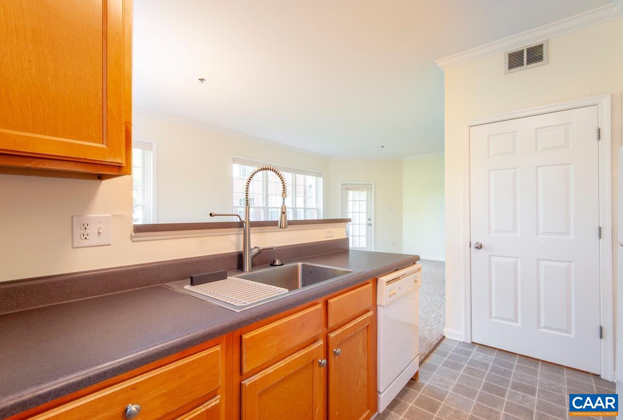 270 RIVERBEND DR Unit: 1C