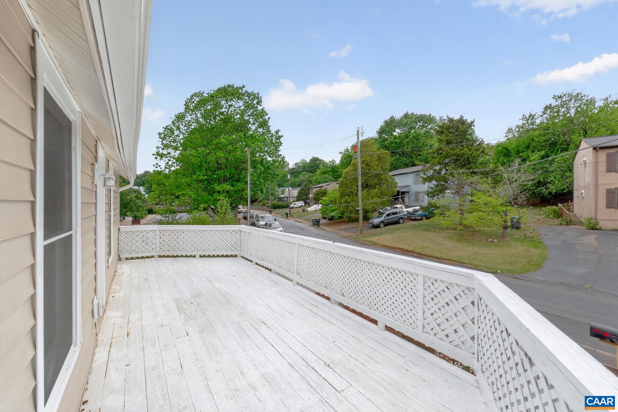 908 RIVES ST