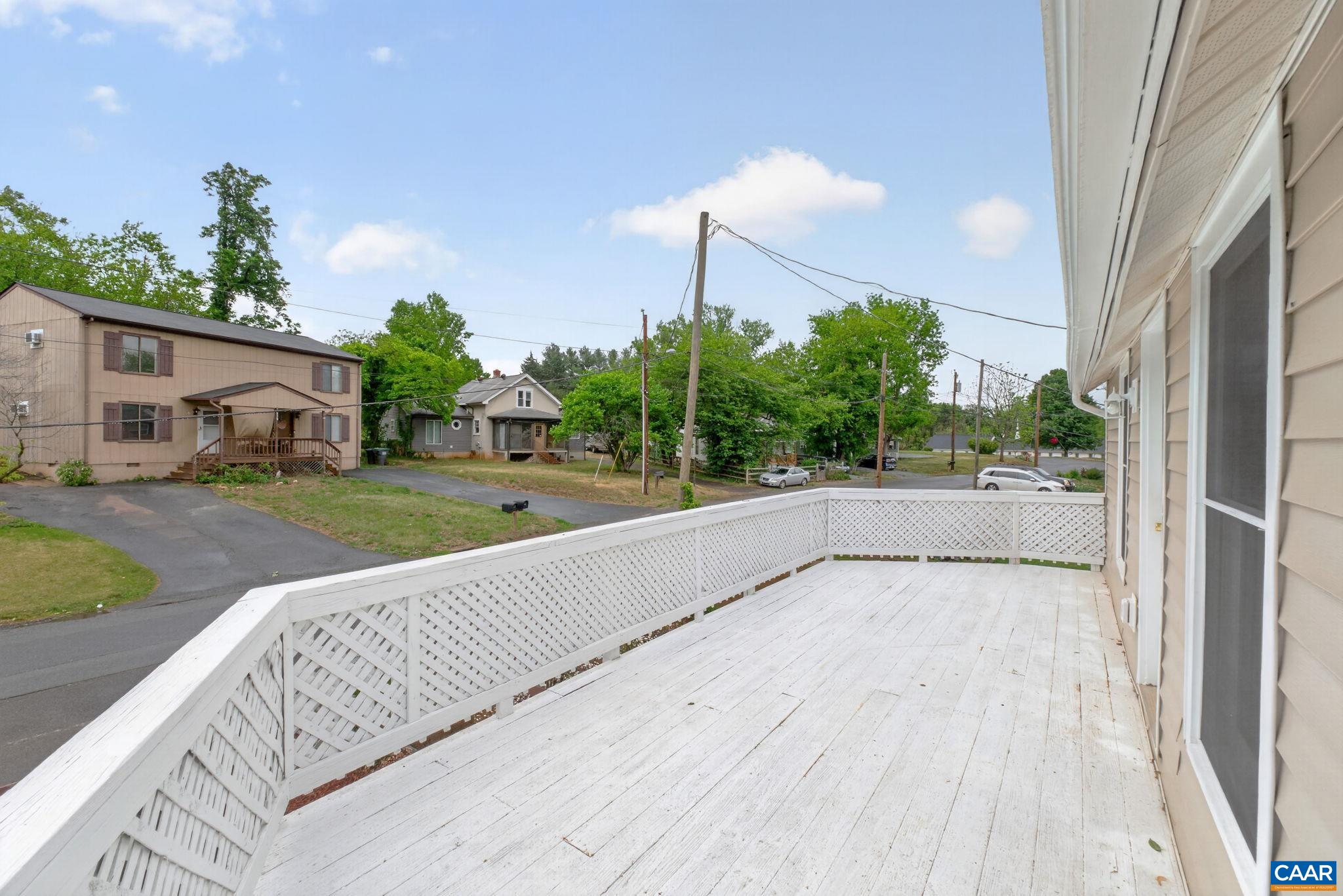 908 RIVES ST