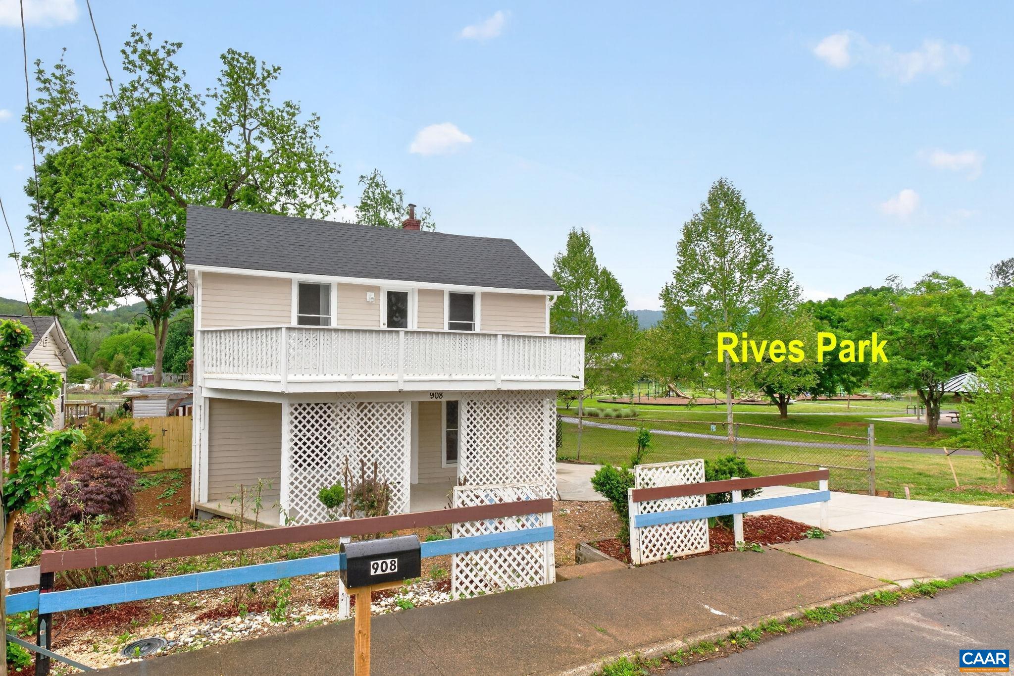 908 RIVES ST