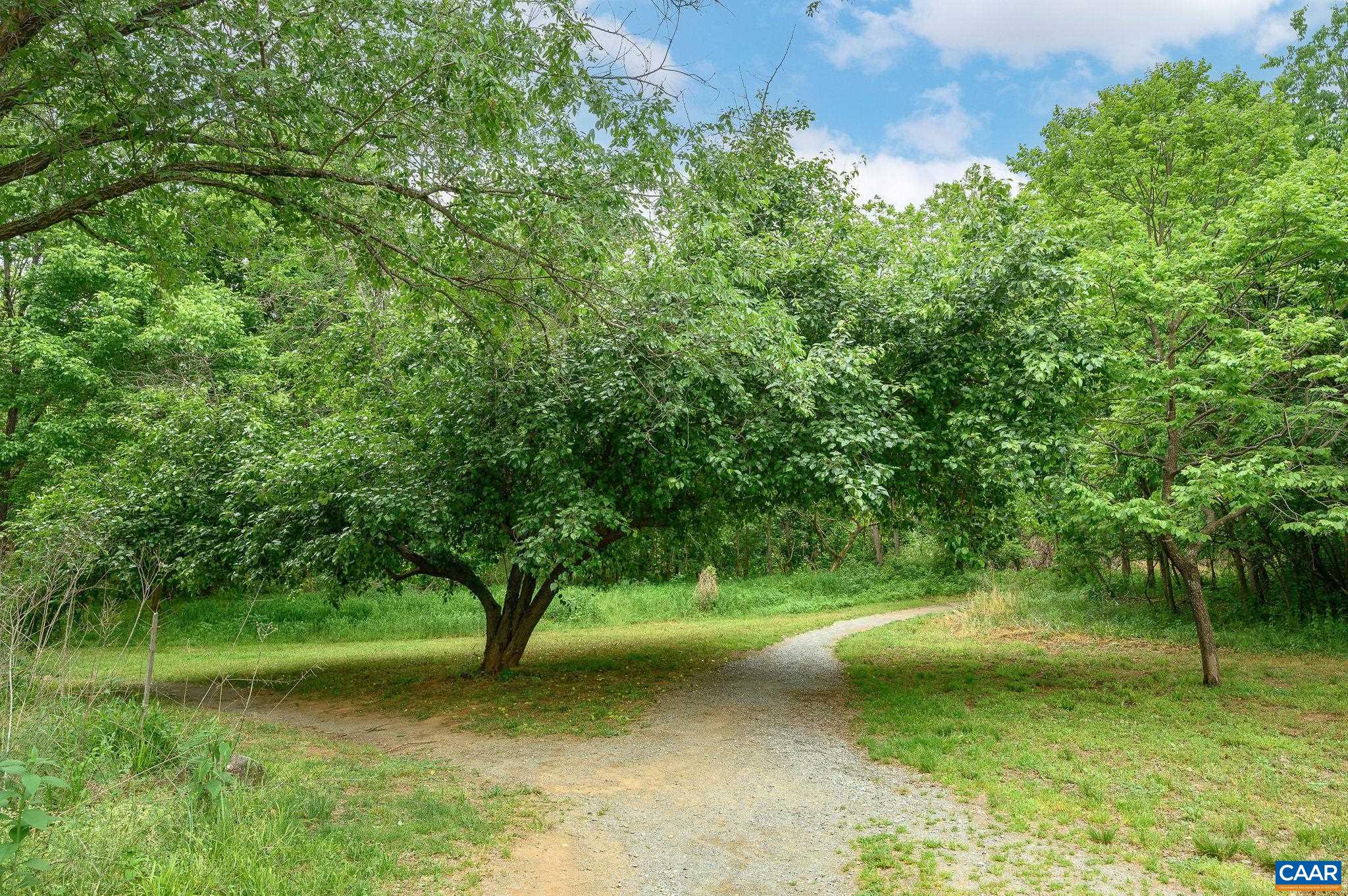 270 RIVERBEND DR Unit: 2E