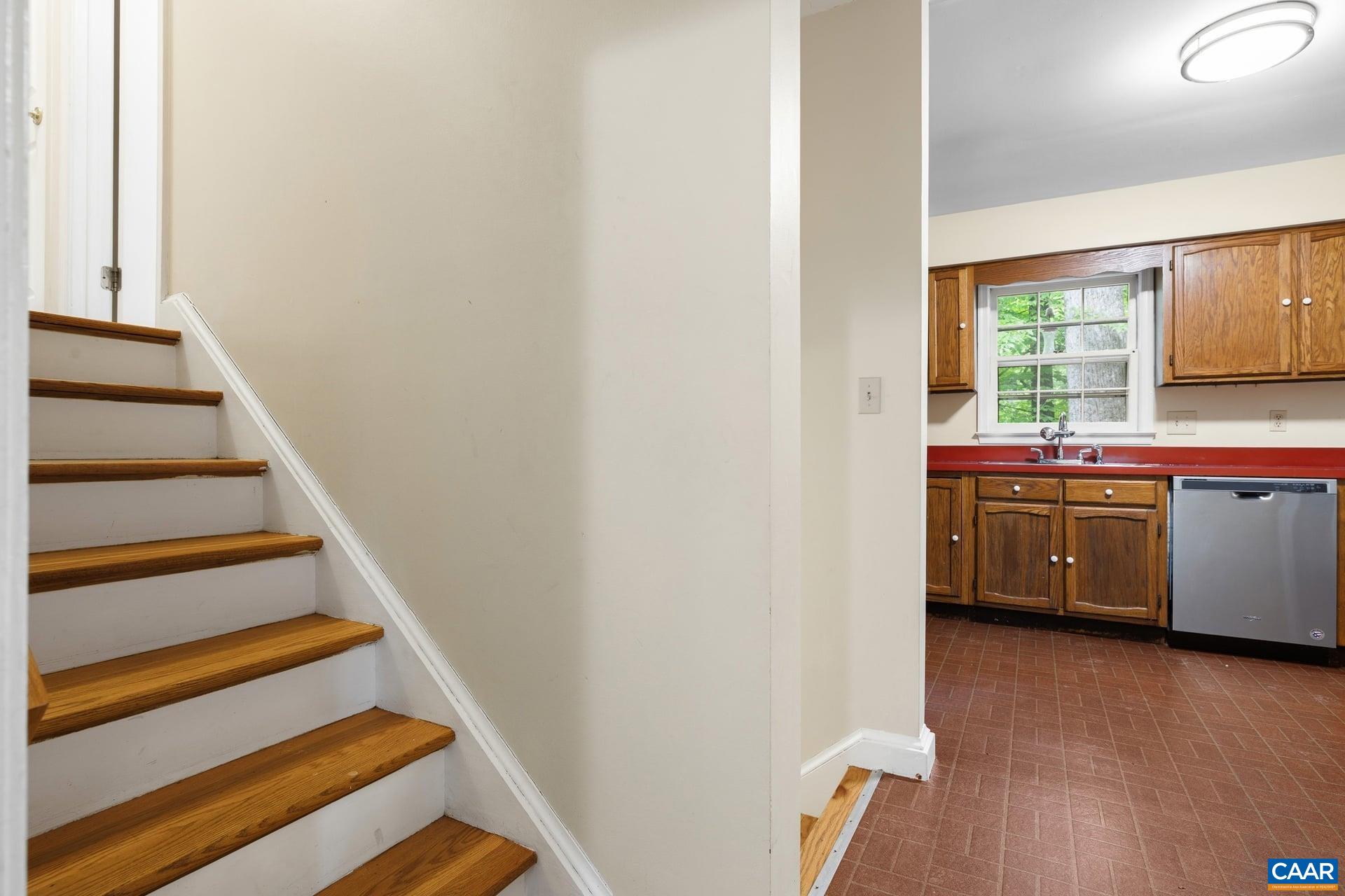 1092 TOWNE LN