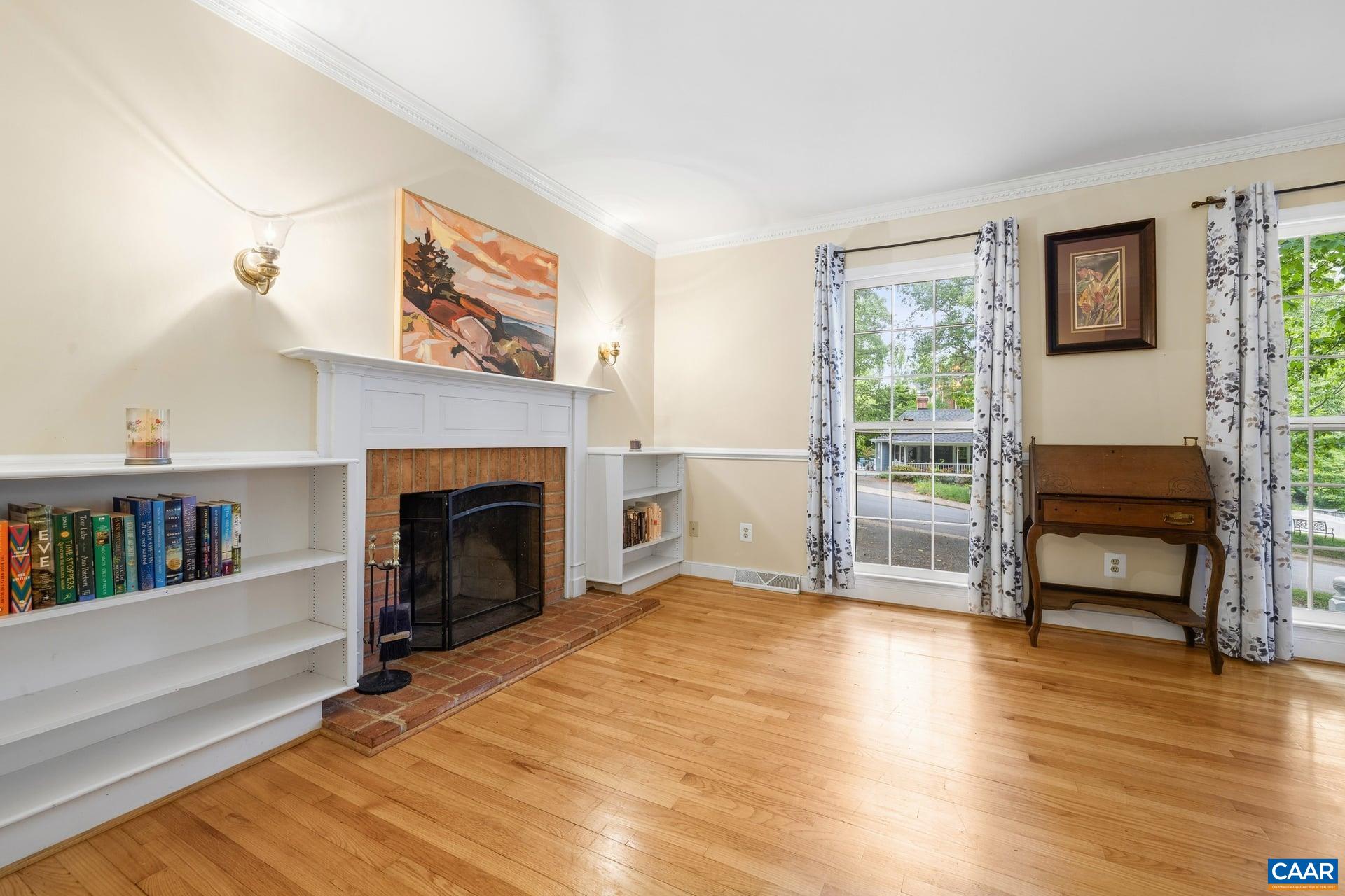 1092 TOWNE LN