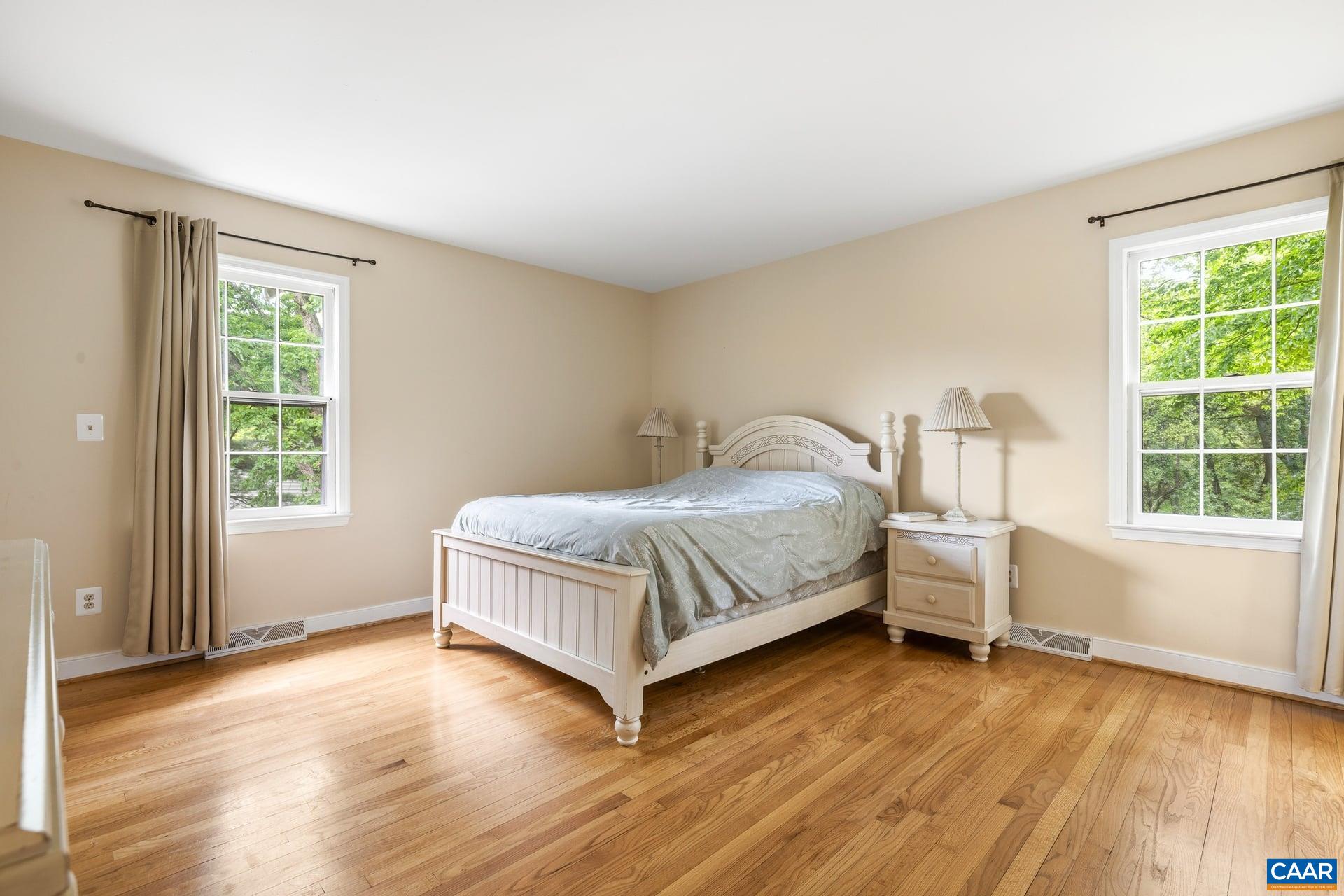 1092 TOWNE LN