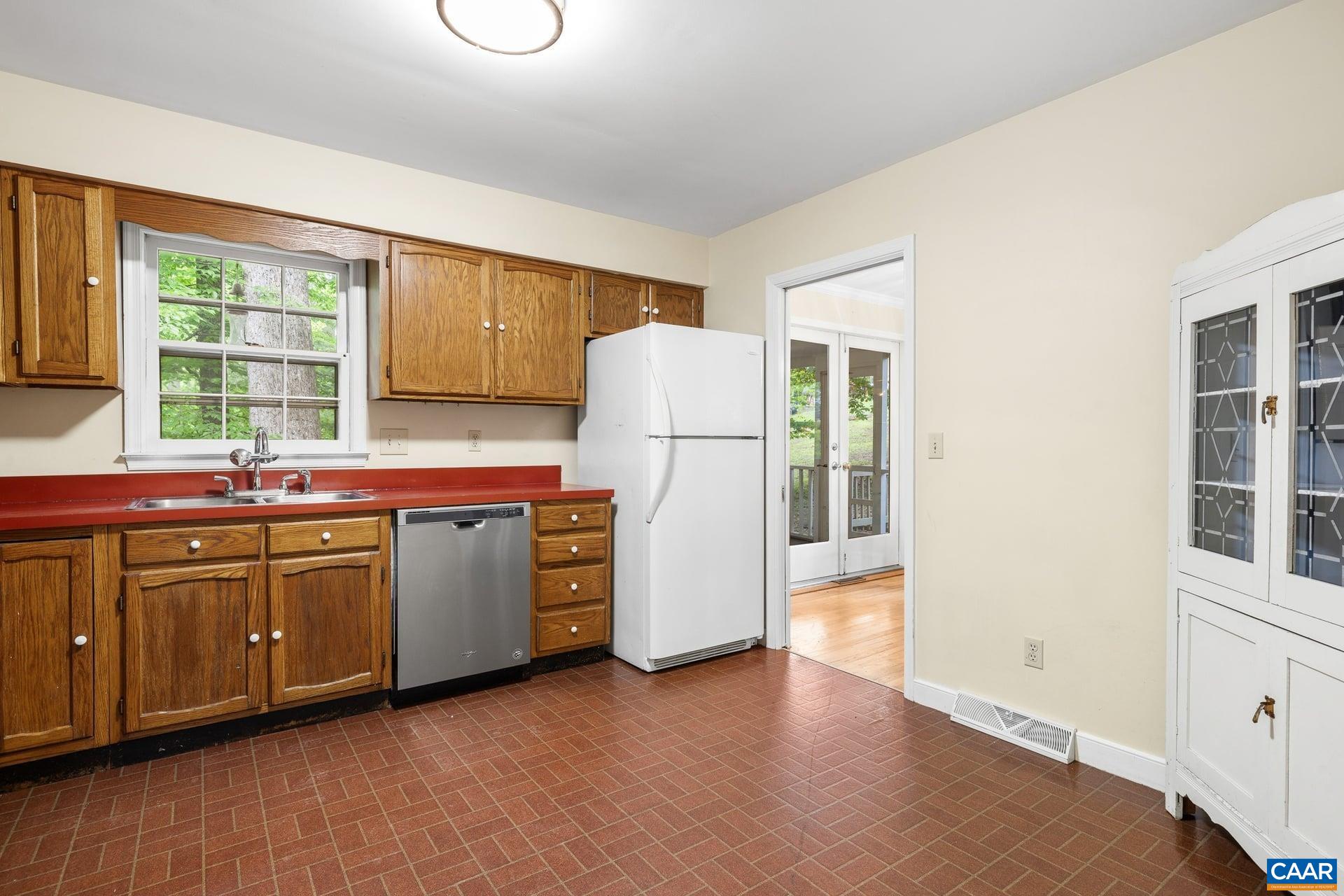 1092 TOWNE LN